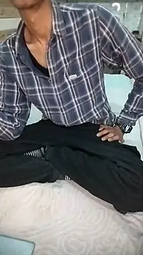 xoupleaura online show from December 2025 05:31:02 PM