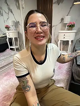 Snapshot of Annyhathatway chatting on May 2026 12:40:02 AM Annyhathatway online show from May 2026 12:40:02 AM
