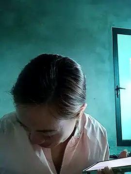 little-effy online show from December 2025 05:12:02 AM