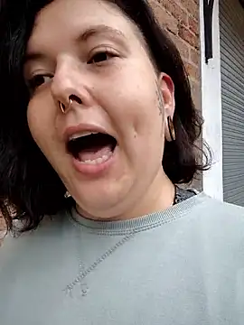 Divine Pouvoir online show from February 2026 08:05:02 PM