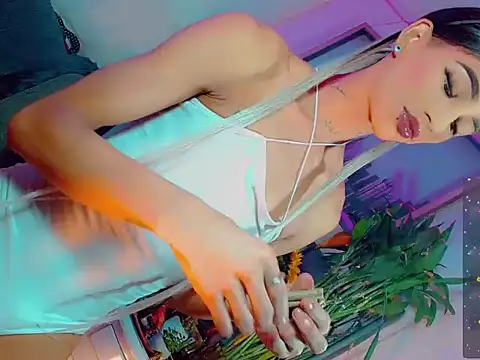 agathaferrer3 online show from March 2026 04:32:01 PM