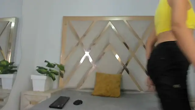 Selenaasm online show from December 2025 08:38:02 PM