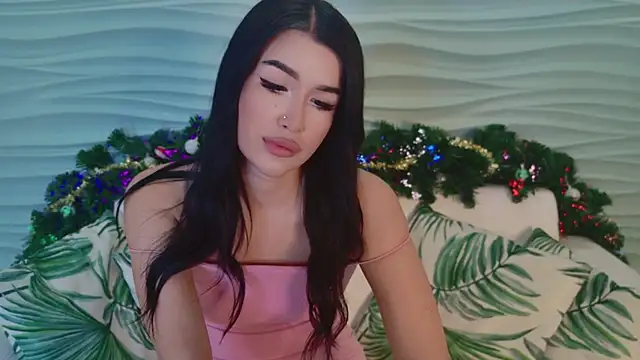 Snapshot of LittleMia- chatting on December 2025 10:38:01 PM LittleMia- online show from December 2025 10:38:01 PM