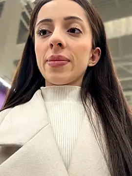 YeaLina online show from December 2025 10:10:02 AM