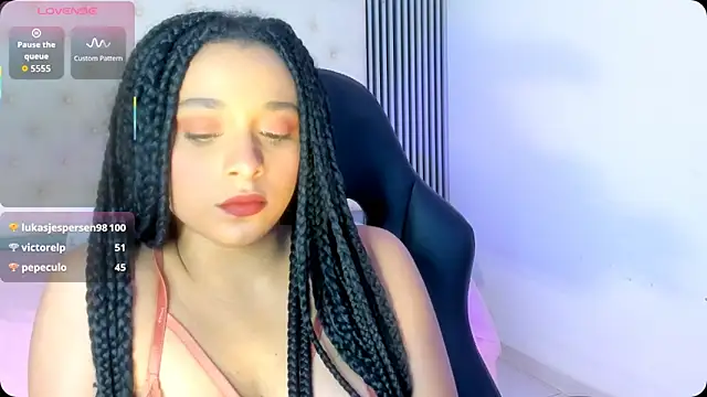Snapshot of khiara___ chatting on December 2025 09:22:02 PM khiara online show from December 2025 09:22:02 PM