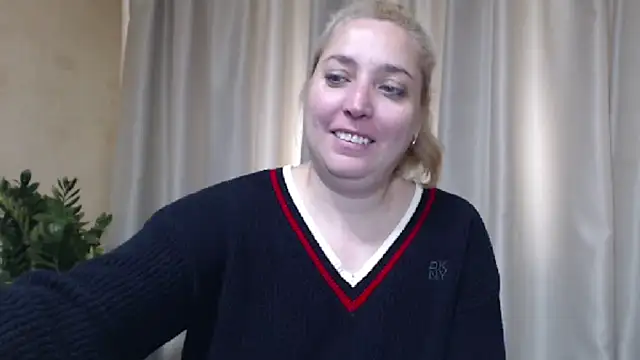 Snapshot of sweetpussy13 chatting on May 2026 07:04:01 AM sweetpussy13 online show from May 2026 07:04:01 AM