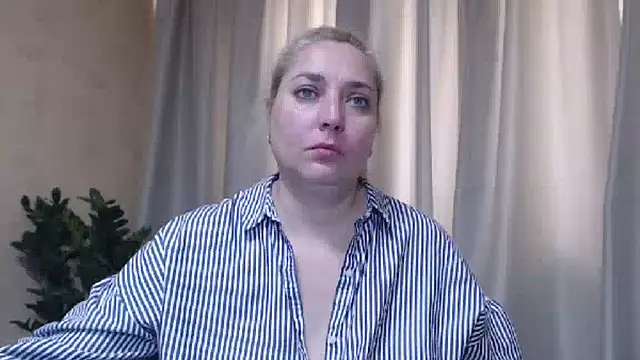 Snapshot of sweetpussy13 chatting on May 2026 05:12:01 AM sweetpussy13 online show from May 2026 05:12:01 AM