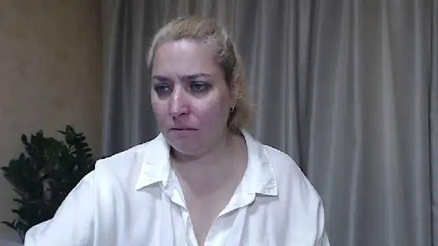Snapshot of sweetpussy13 chatting on May 2026 05:56:01 AM sweetpussy13 online show from May 2026 05:56:01 AM