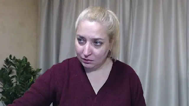 Snapshot of sweetpussy13 chatting on June 2026 05:24:01 AM sweetpussy13 online show from June 2026 05:24:01 AM