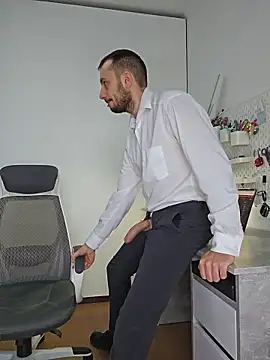 Lovebackground online show from December 2025 09:18:01 AM