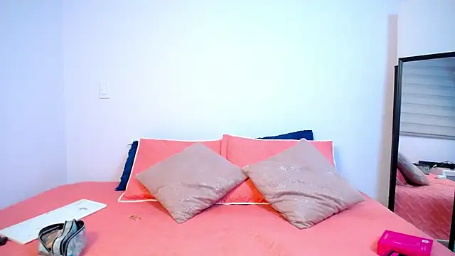 Parislennon online show from January 2026 12:59:01 AM