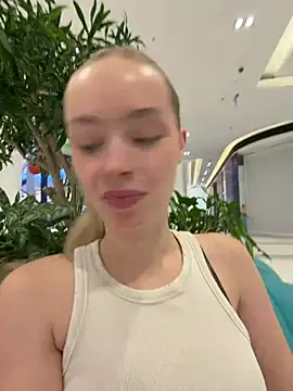 Snapshot of SunnyShiney chatting on July 2026 06:03:01 PM SunnyShiney online show from July 2026 06:03:01 PM
