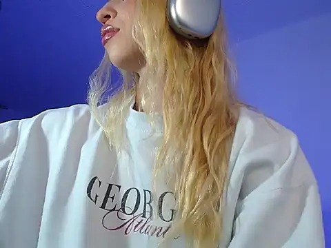 alina lee online show from December 2025 03:13:01 AM