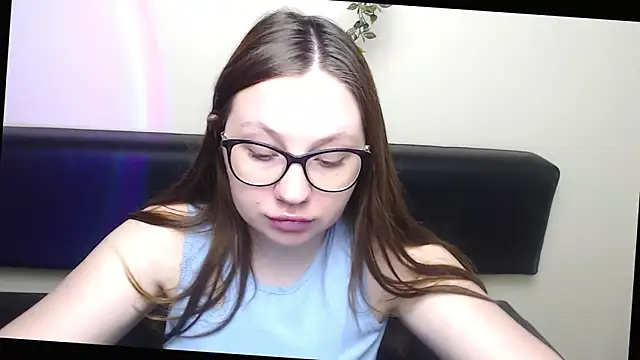Snapshot of LiliaErmi chatting on April 2026 06:44:01 AM LiliaErmi online show from April 2026 06:44:01 AM