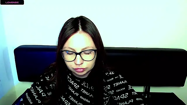 Snapshot of LiliaErmi chatting on May 2026 06:44:01 AM LiliaErmi online show from May 2026 06:44:01 AM