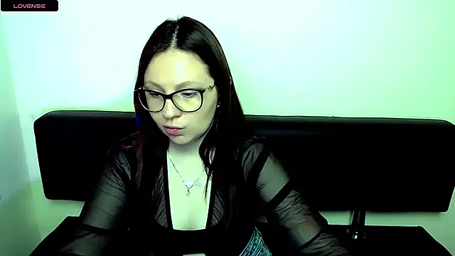 Snapshot of LiliaErmi chatting on May 2026 06:10:01 AM LiliaErmi online show from May 2026 06:10:01 AM
