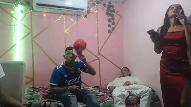 twobigscock23 online show from April 2026 04:37:01 AM