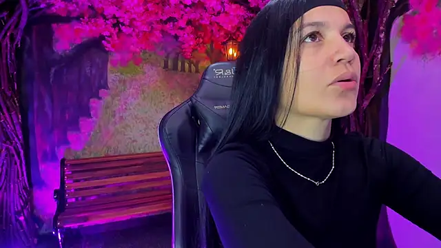 marahanson  online show from December 2025 12:24:02 PM