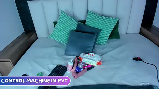 Miia Anderson online show from April 2026 12:35:02 PM