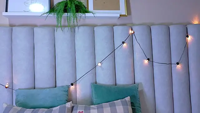 Miia Anderson online show from April 2026 12:49:01 PM