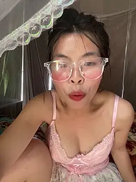 Snapshot of lux-su chatting on May 2026 04:18:02 AM lux-su online show from May 2026 04:18:02 AM