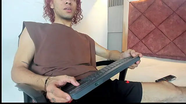 TAYSON SCOTT online show from December 2025 01:39:02 PM