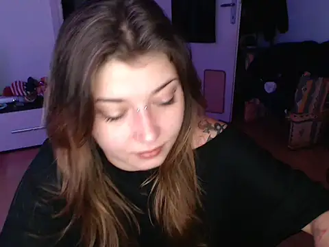 AlienforTwenty online show from December 2025 06:52:01 AM