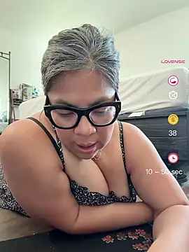 Snapshot of BettyWhispers chatting on May 2026 08:15:01 PM BettyWhispers online show from May 2026 08:15:01 PM