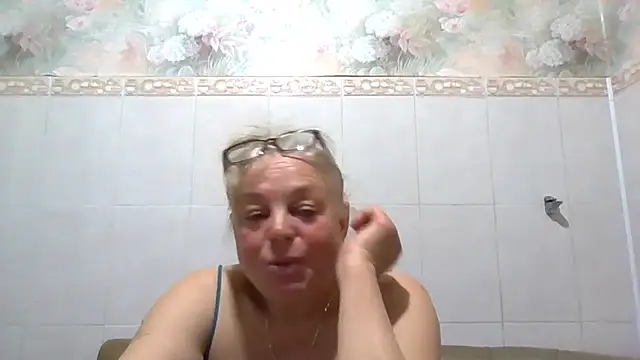 Snapshot of LinaLight88 chatting on April 2026 09:34:01 PM LinaLight88 online show from April 2026 09:34:01 PM