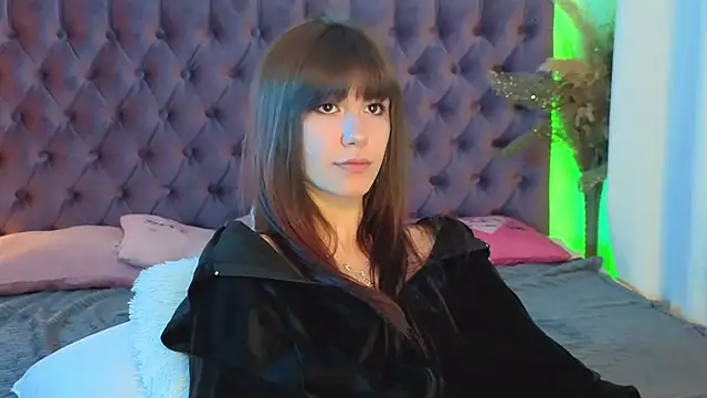 MilanaHotts online show from June 2026 06:52:02 AM