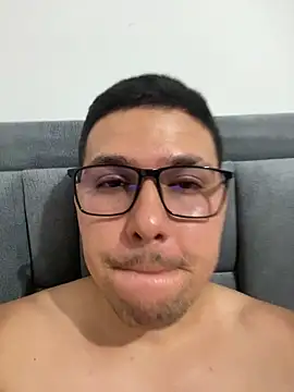 Snapshot of juanjr-1995- chatting on December 2025 03:33:01 AM juanjr-1995- online show from December 2025 03:33:01 AM