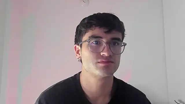 Snapshot of charlie_dicker chatting on April 2026 02:21:01 PM charlie dicker online show from April 2026 02:21:01 PM