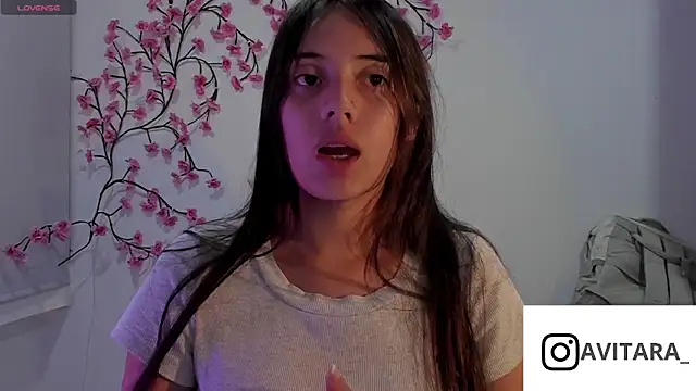 Snapshot of vanesita_ chatting on June 2026 12:11:01 AM vanesita online show from June 2026 12:11:01 AM