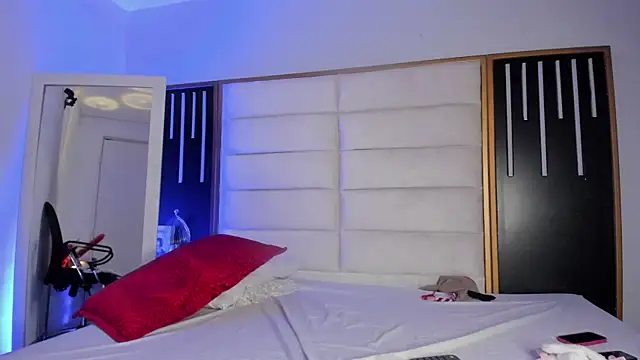 Snapshot of JuliMonroe19 chatting on February 2026 12:58:01 PM JuliMonroe19 online show from February 2026 12:58:01 PM