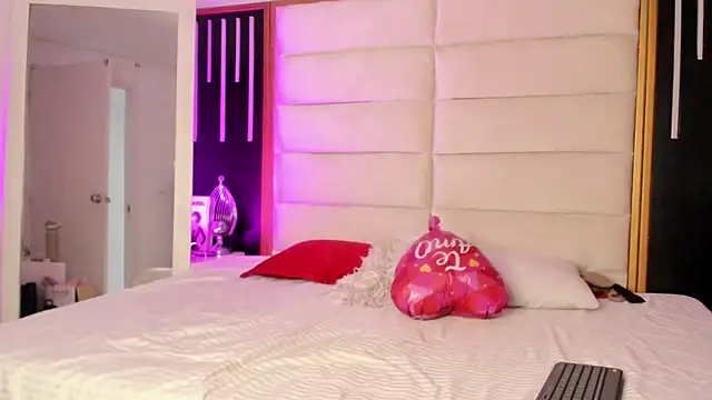 Snapshot of JuliMonroe19 chatting on March 2026 12:55:01 PM JuliMonroe19 online show from March 2026 12:55:01 PM