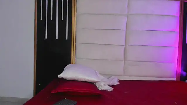 Snapshot of JuliMonroe19 chatting on March 2026 01:06:01 PM JuliMonroe19 online show from March 2026 01:06:01 PM