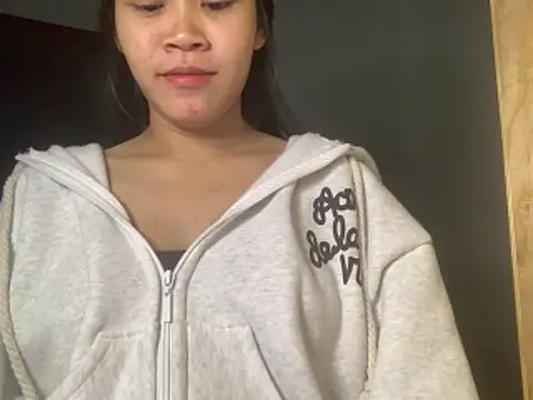 Bitsy2004 online show from December 2025 04:13:01 PM