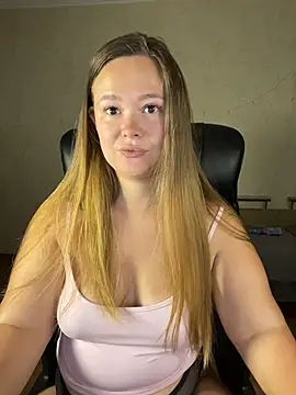 Snapshot of CaramelleSugarr chatting on June 2026 06:41:01 PM CaramelleSugarr online show from June 2026 06:41:01 PM