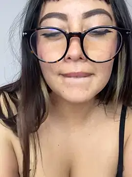 Snapshot of justmariee chatting on May 2026 06:35:02 PM justmariee online show from May 2026 06:35:02 PM