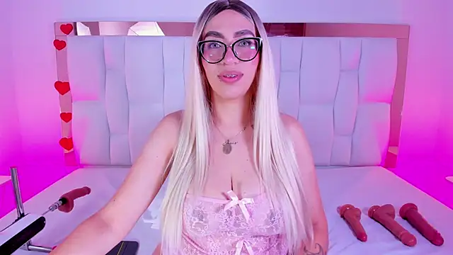 CamilleJuicy  online show from April 2026 01:03:01 PM