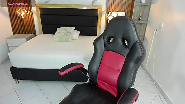 SIENNA FOX4 online show from March 2026 12:49:01 PM