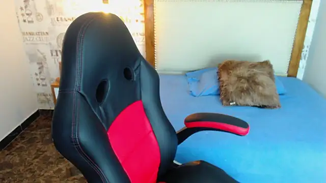 SIENNA FOX4 online show from April 2026 12:50:02 PM