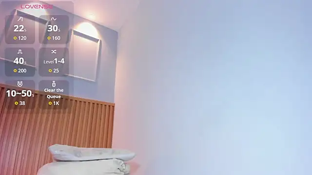 SIENNA FOX4 online show from April 2026 07:58:01 PM