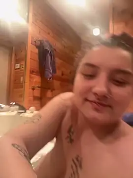 kaylee2104 online show from April 2026 02:37:02 AM