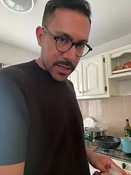 AdrianGarcia89 online show from April 2026 05:39:02 PM