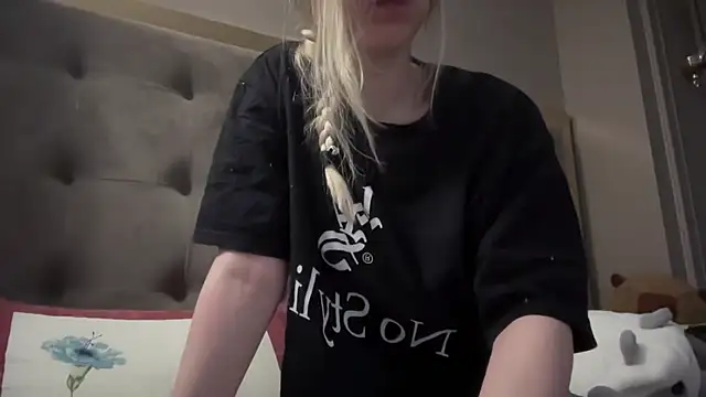 Snapshot of blondinkaa chatting on June 2026 03:51:02 AM blondinkaa online show from June 2026 03:51:02 AM