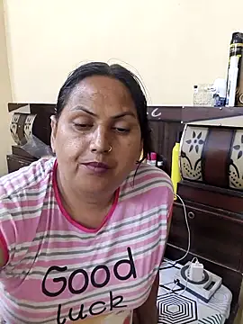 Hotmylips online show from April 2026 06:03:02 PM