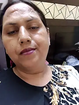 Hotmylips online show from May 2026 02:33:02 PM