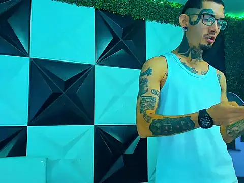 Boy tatto77 online show from April 2026 06:10:01 PM