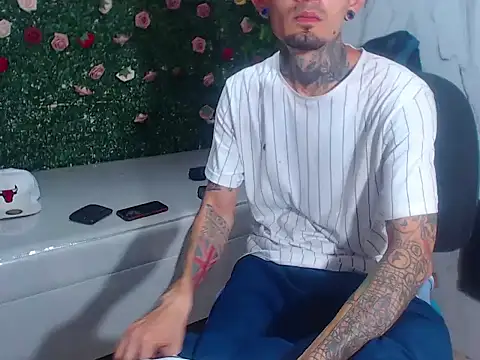 Snapshot of Boy_tatto77 chatting on May 2026 03:42:02 PM Boy tatto77 online show from May 2026 03:42:02 PM